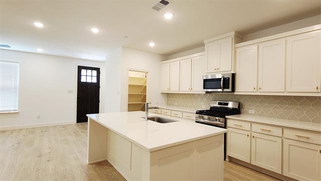 Building Photo - 9029 Scarp Hl Ln