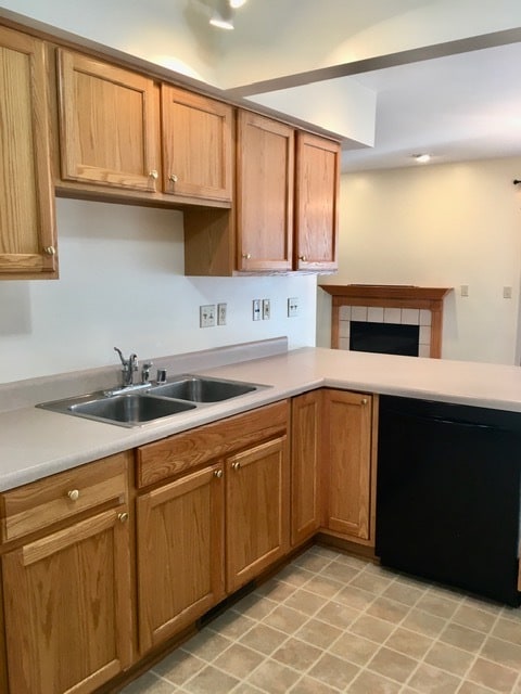 Kitchen--w/dish washer, etc - 903 James Ct