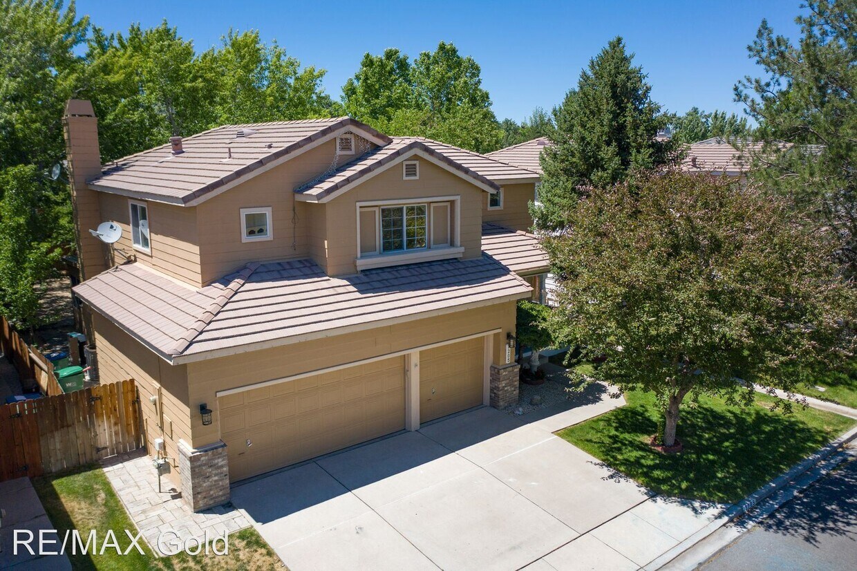 3 br, 2.5 bath House 3205 Eaglewood Drive House for Rent in Reno