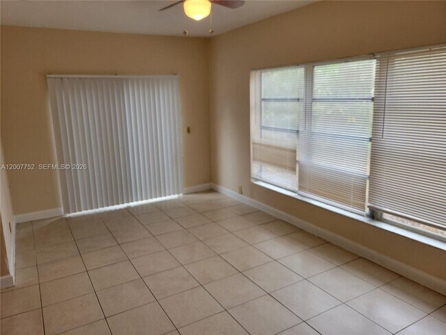 Foto del edificio - 6856 NW 12th St