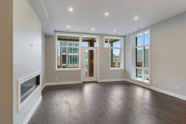 Foto del edificio - 2448 N Clybourn Ave
