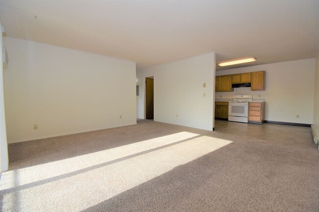 Building Photo - Top Floor Large 2 bedroom 1 bathroom apart...