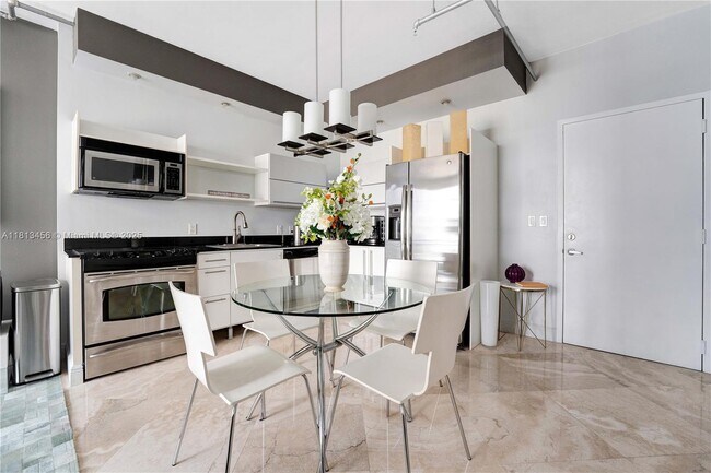 Foto del edificio - 690 SW 1st Ct