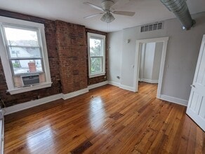Building Photo - 225 Fosdick St