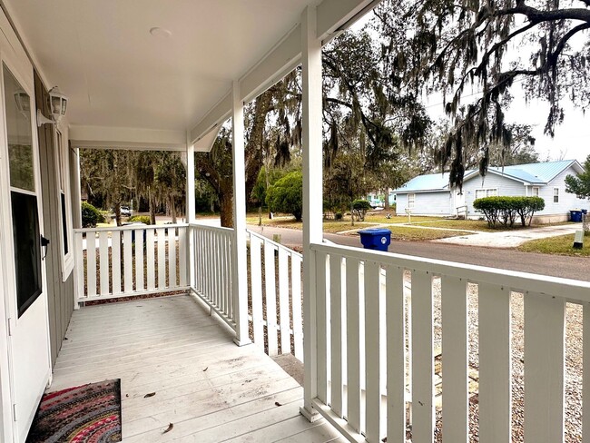 Building Photo - Fernandina Bungalow! Close to Downtown!