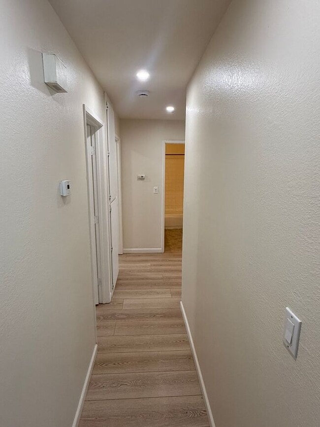 Building Photo - 3 bedroom 2 bath home in San Leandro Washi...