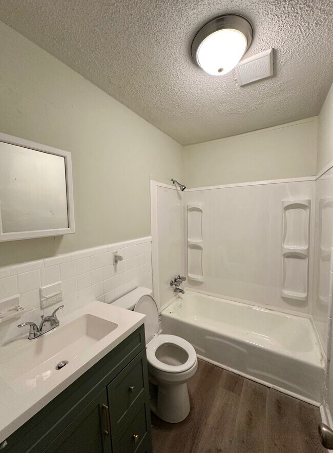 Foto del edificio - 6012 Alice Ave