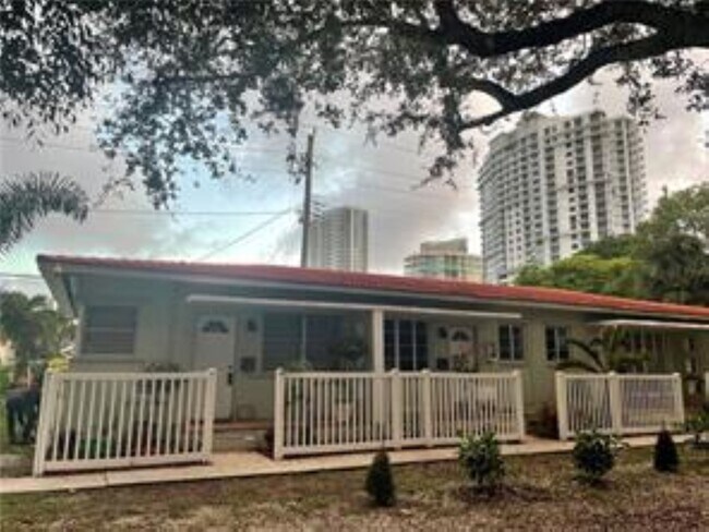 Foto del edificio - 17 NE 9th Ave