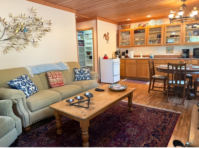 Building Photo - Private Bigfork Home
