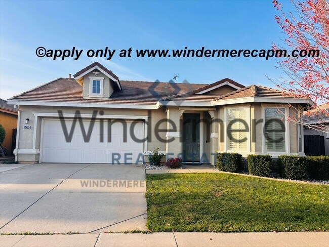 Foto del edificio - Bright & Stylish Entertainer's Retreat! Single story 3 bed- Plus Bonus Room!!