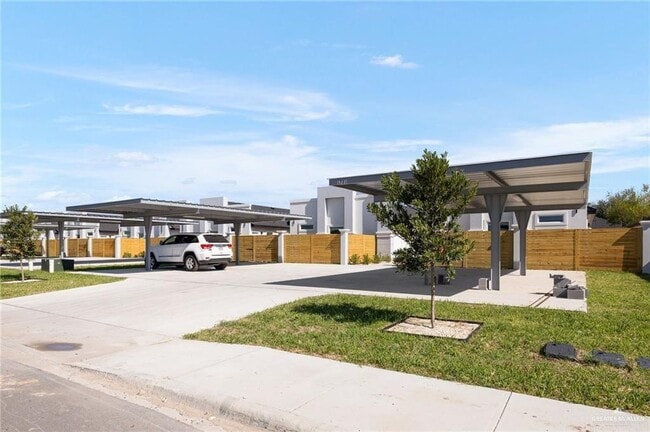 Building Photo - 18 Monaco Dr