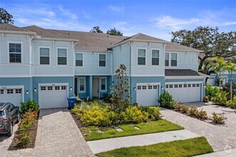 Building Photo - 4020 Via Sienna Cir
