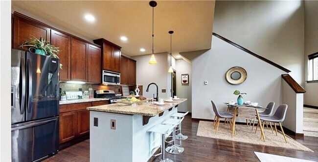 Foto del edificio - Perfectly located fabulous home with 3 beds/3.5 bath in Bothell!