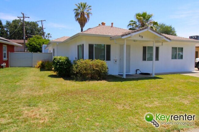 Foto del edificio - 419 Chaparral Way