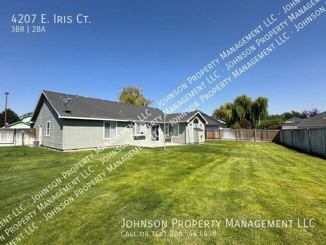 Foto del edificio - 4207 E Iris Ct