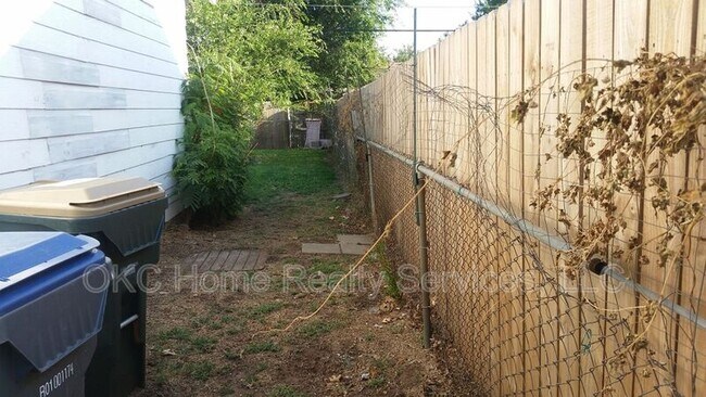 Building Photo - 1620 W Britton Rd