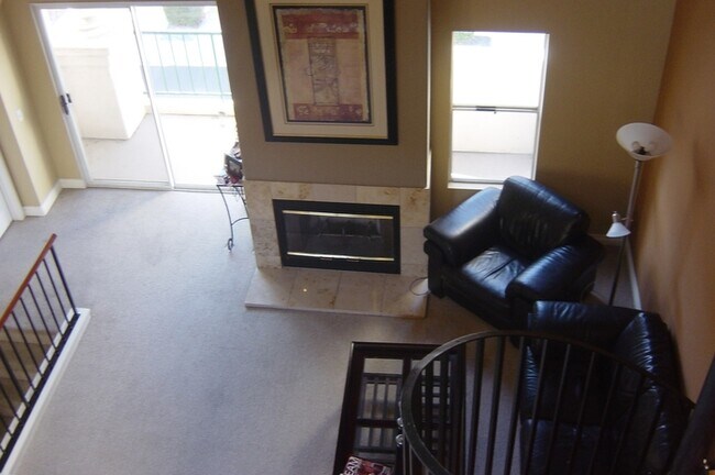 Building Photo - Beautiful Updated La Jolla Condo