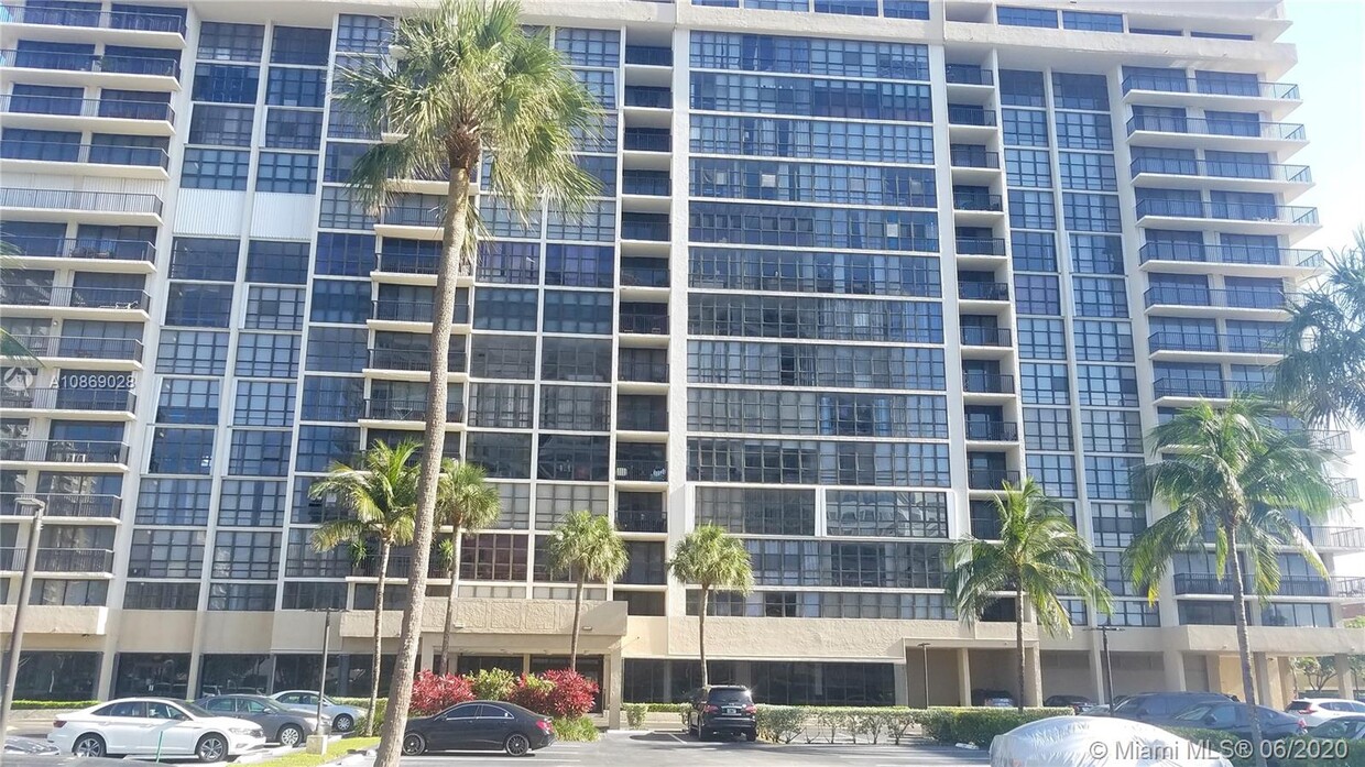 Foto principal - 2049 S Ocean Dr 204 Hallandale Beach Fl 33009