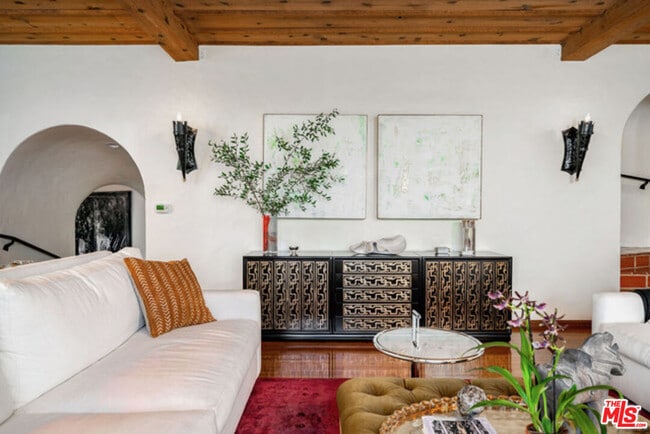 Foto del edificio - 3351 N Knoll Dr