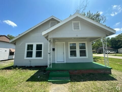 Building Photo - 215 San Jacinto St