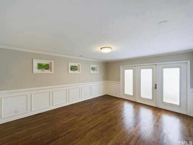 Building Photo - Beautifully Renovated 4 Bedroom 3 Full Bat...