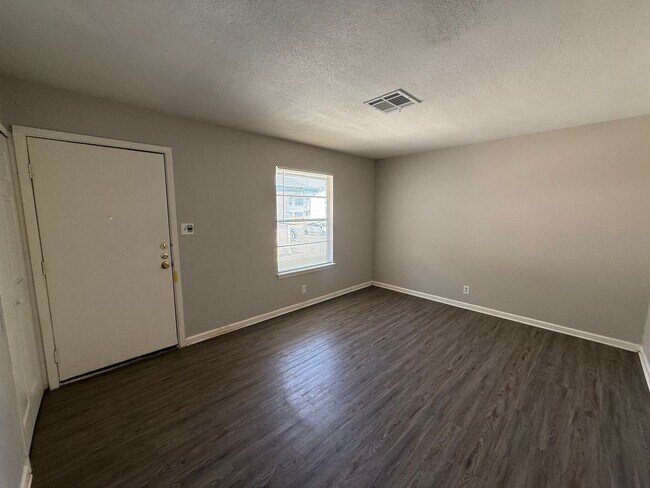 Building Photo - 7236 Montgomery Dr