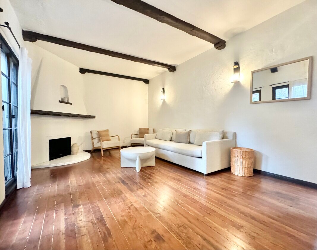 Foto principal - 2270 Beachwood Dr