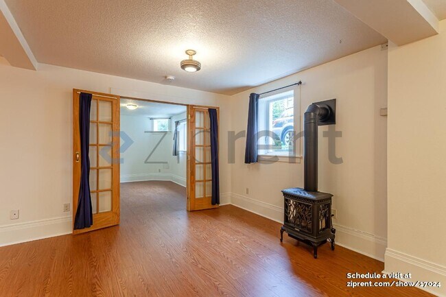 Building Photo - 131 SE 30th Pl