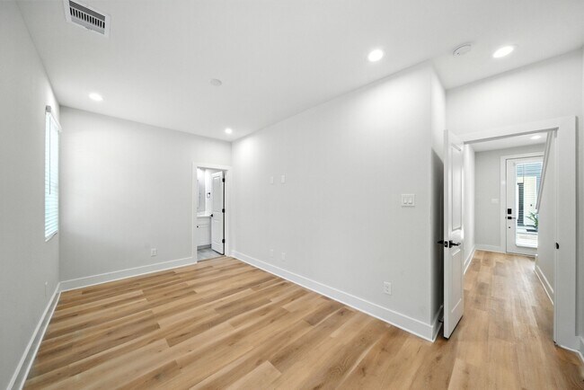 Foto del edificio - 2306 Hoskins Dr