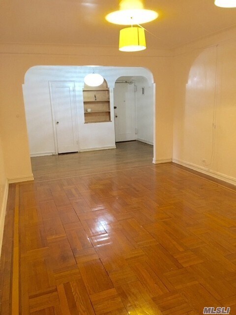 Foto del edificio - 111-39-111-76 76th Rd