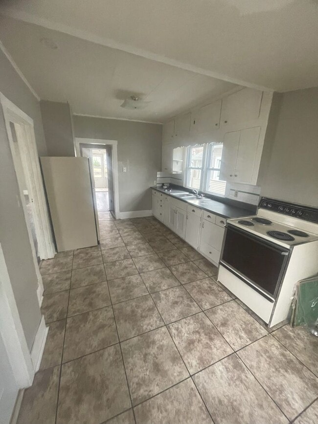 Building Photo - 2 Bedroom 1 Bathroom House Section 8 Accepted! 1/2 OFF FIRST MONTHS RENT!
