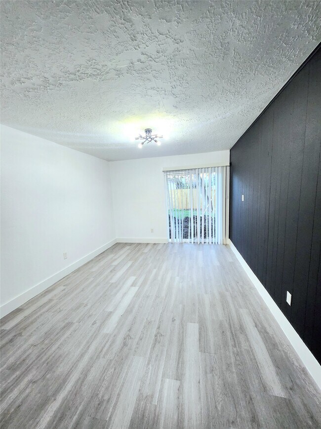Foto del edificio - 6824 W Fuqua St