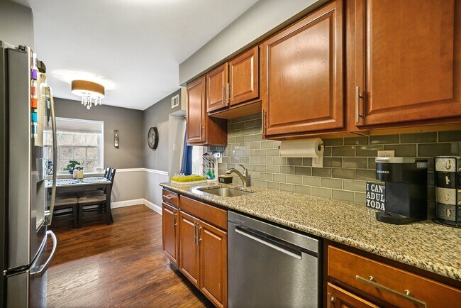 Building Photo - 1419 Valley Dr