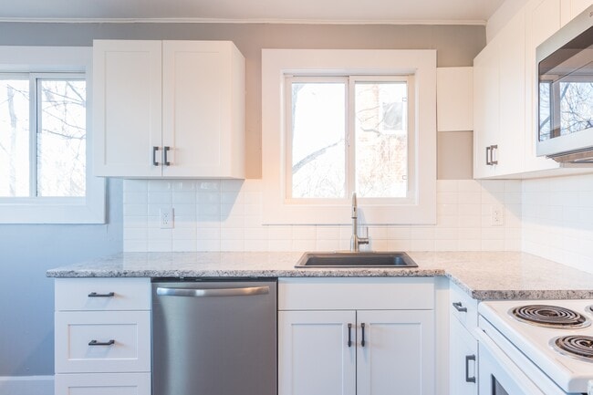 Building Photo - 75 Herring Cove Rd