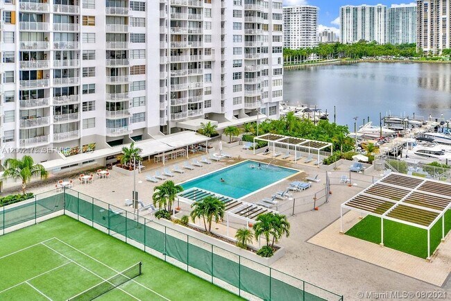 Foto del edificio - 18041 Biscayne Blvd