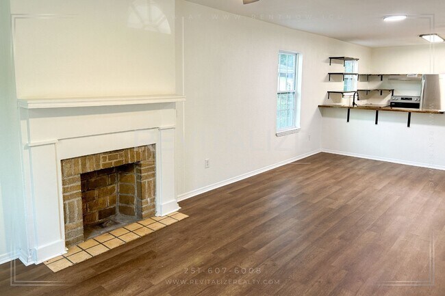 Building Photo - 2 bed/1 bath Oakdale Home with Modern Updates