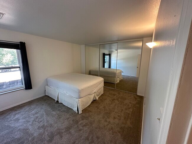 Main bedroom - 2227 Canyon Blvd