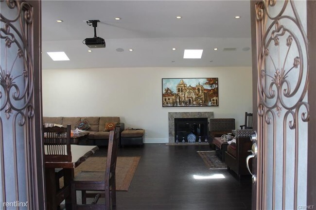 Building Photo - 5 br, 3.5 bath House - 6511 Gloria Ave