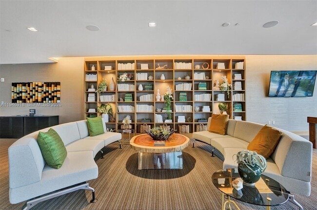 Foto del edificio - 16385 Biscayne Blvd