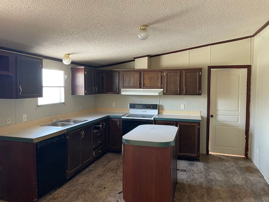 Primary Photo - 3 BR 2 Bath 2,240 sq ft doublewide mobile ...