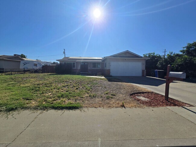 Foto del edificio - 3 BR 2 BA Available Now