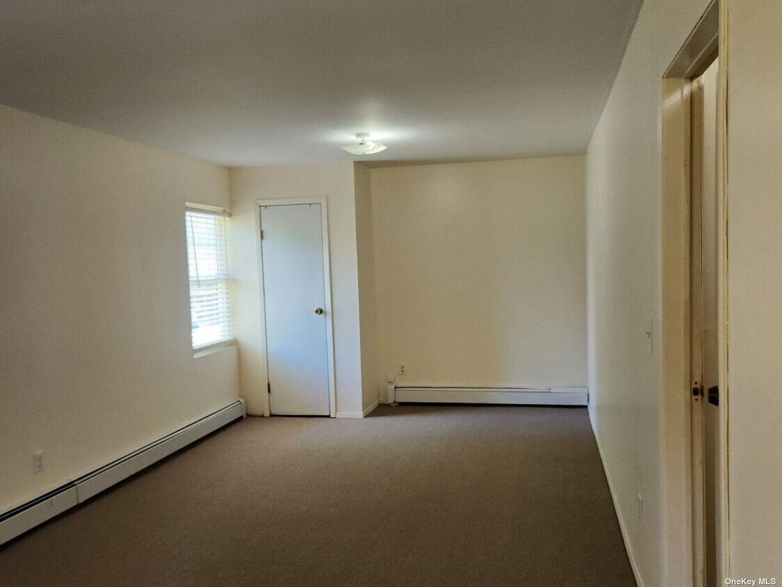 10 Washington Ave, Deer Park, NY 11729 House Rental in Deer Park, NY