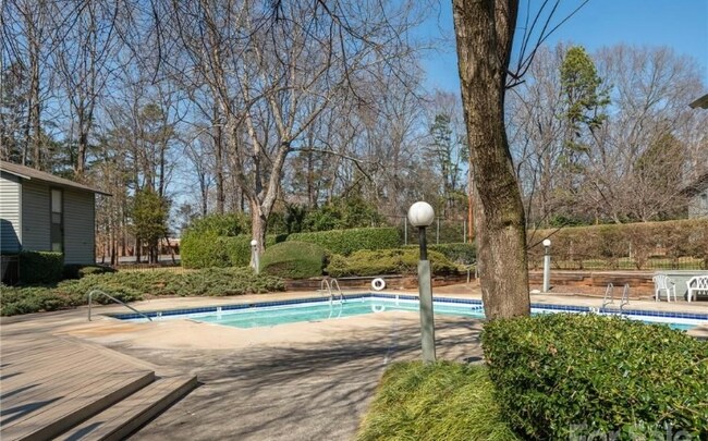 Foto del edificio - 5012 Sardis Rd
