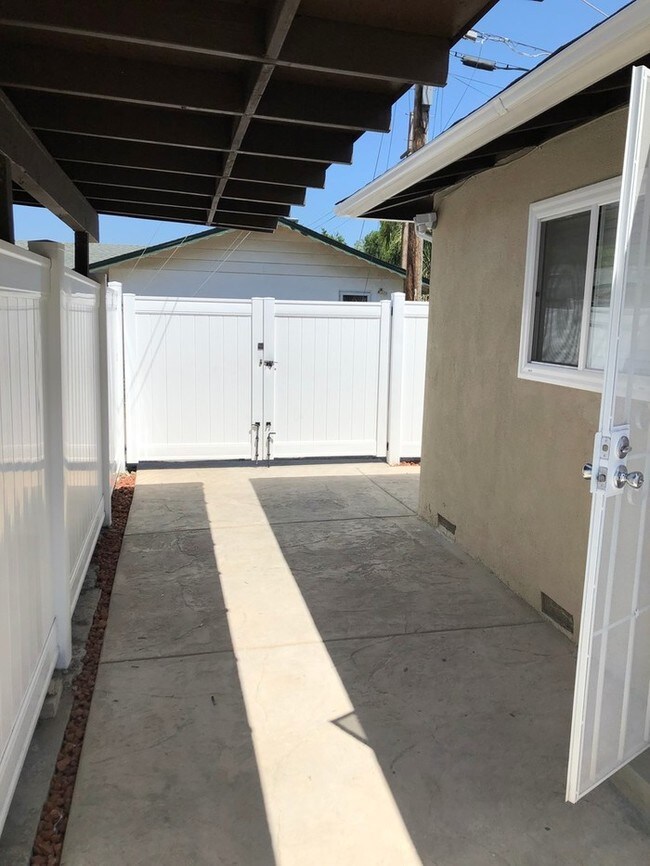 Building Photo - Modesto 1 Bedroom 1 Bathroom Unit