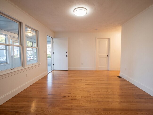 Foto del edificio - 135 Safford St