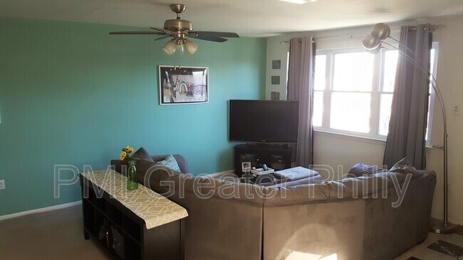 Building Photo - 4254 Lyman Dr