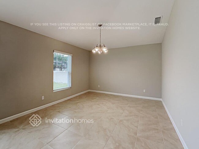 Building Photo - 1021 SE Airoso Blvd