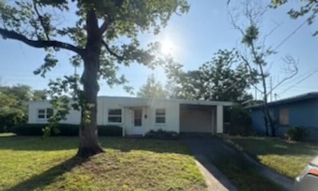 Photo - 247 Cocos Dr House