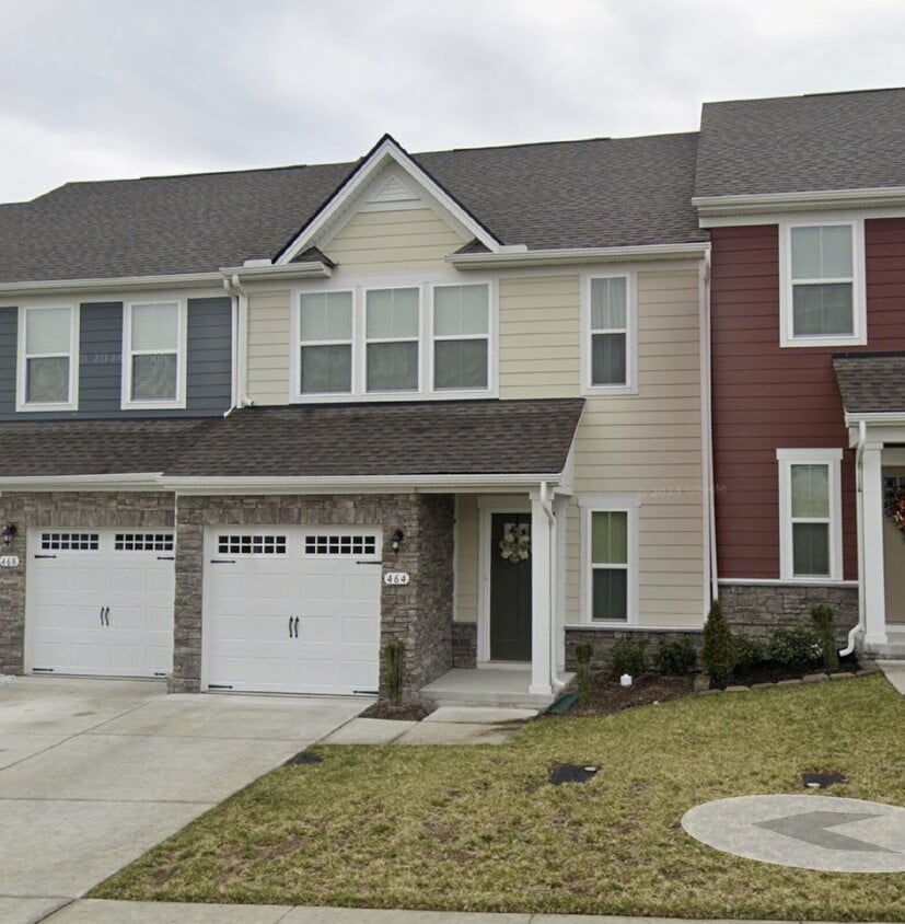 Foto principal - Spacious Townhome Offering Comfort, Style, and Prime Nashville Convenience