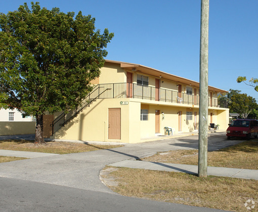 Building Photo - Gardens of Homestead